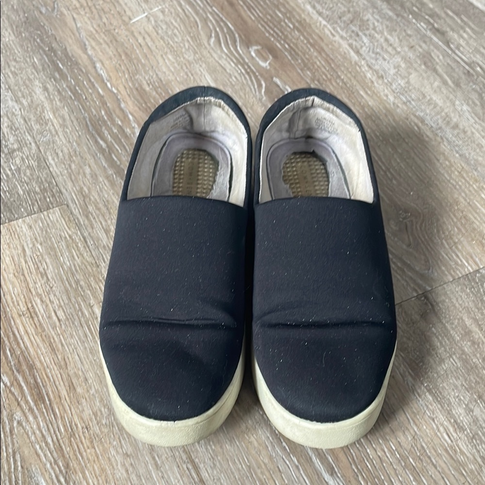 COM+SENS Black Slip-On Shoes